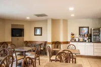 Travelodge by Wyndham Flowood - Pools