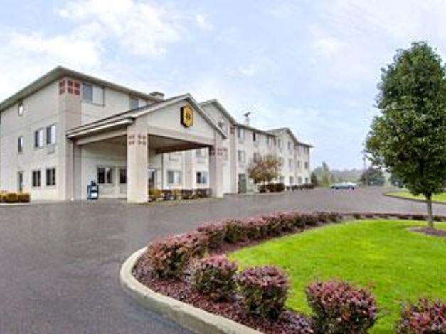 Super 8 by Wyndham West Middlesex/Sharon Area