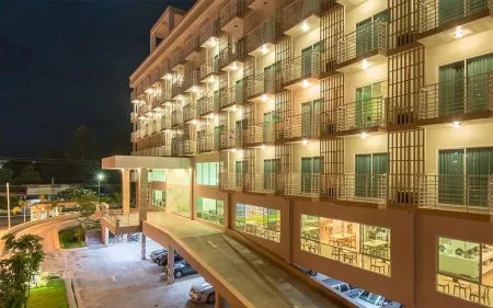 Prachuap Grand Hotel Отели рядом с достопримечательностью «Wing 5»