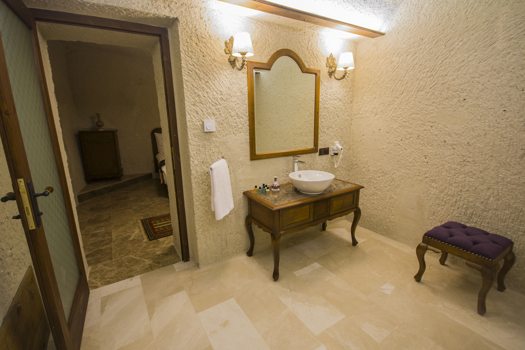 Artemis Cave Suites