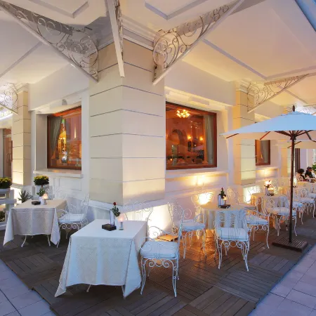 Hotel Continental Saigon Отели рядом с достопримечательностью «Манна»