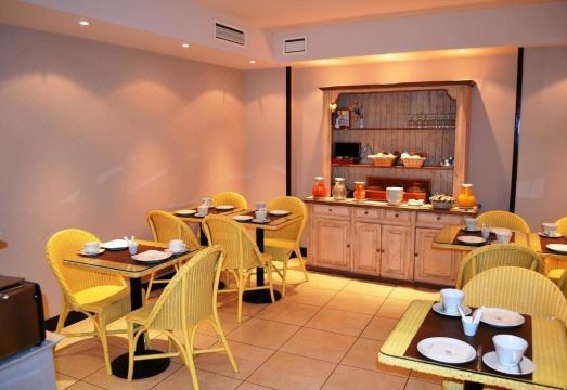 호텔 파리 이탈리 주변 이탈리에 광장 전경