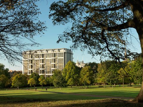 ロイヤル ガーデン ホテル (帝苑時尚旅)