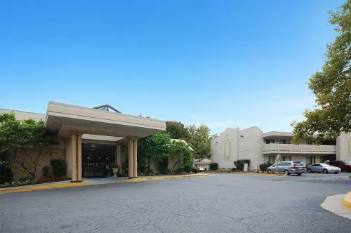 Hotel Pentagon Hotels in Arlington