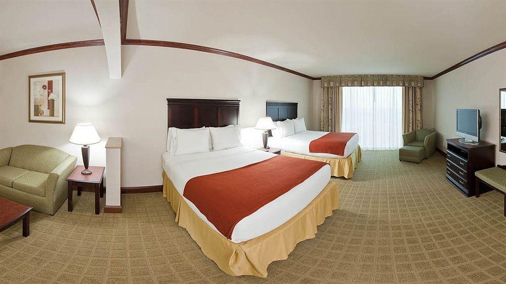 Holiday Inn Express Hotel & Suites Sherman Highway 75, an Ihg Hotel