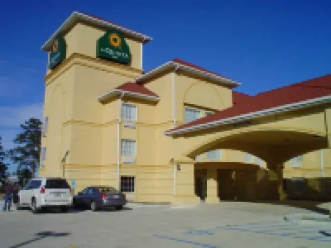 La Quinta Inn & Suites by Wyndham Walker - Denham Springs Hotels in 