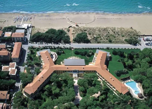 Tombolo Talasso Resort فنادق في Castagneto Carducci