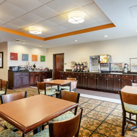 Springplace Inn & Suites