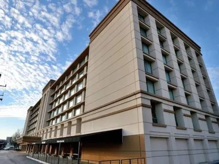 Holiday Inn Chicago Oakbrook Отели рядом с достопримечательностью «Drury Lane»