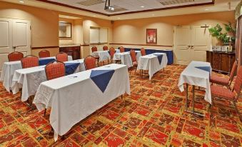 Holiday Inn Express & Suites Bloomington