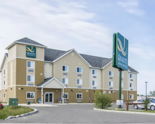 Quality Inn & Suites Thompson Hotels in Thompson