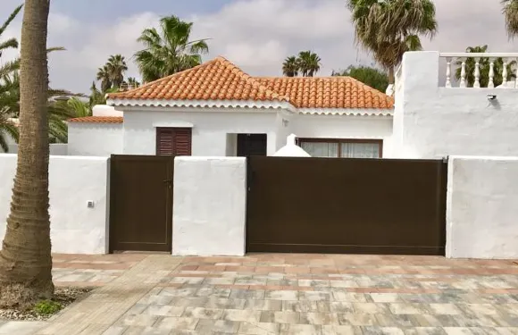 查拉塔納別墅酒店