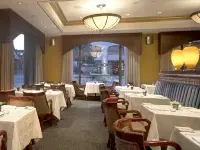 Park Hyatt Toronto Hotels near Bathurst Metro Station