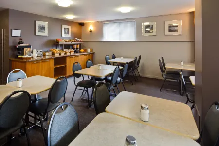 Hotel le Roberval Отели рядом с достопримечательностью «Парк Жан-Драпо»