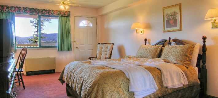 Spruce Hill Resort & Spa Hotels in Cariboo