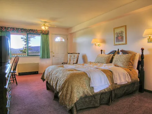 Spruce Hill Resort & Spa Hotels in Lac la Hache