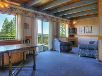 Spruce Hill Resort & Spa Hotels in Lac la Hache