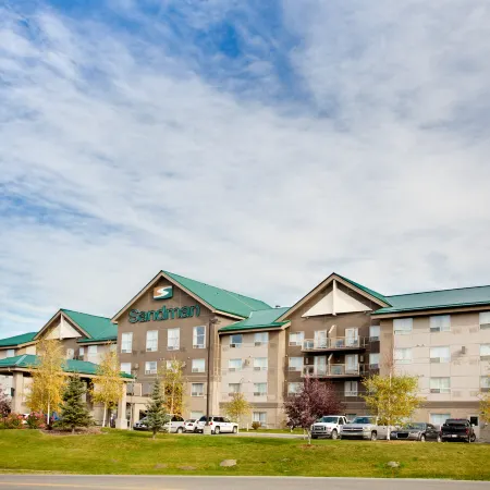 Sandman Hotel & Suites Calgary West Отели рядом с достопримечательностью «Канадский олимпийский парк»