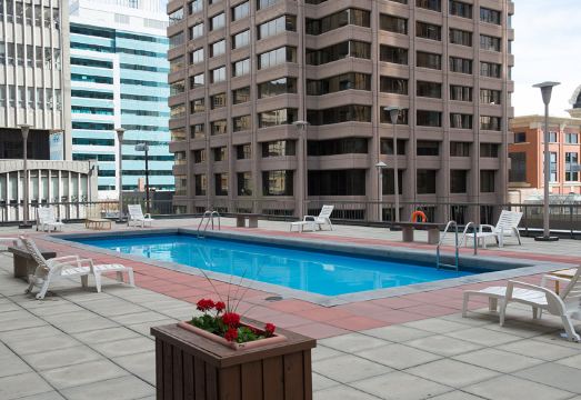 3. 라마다 플라자 ..