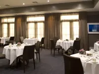Hotel Arts Kensington Hotels near Lions Park C train