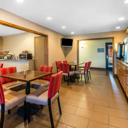 Comfort Inn & Suites Hays I-70