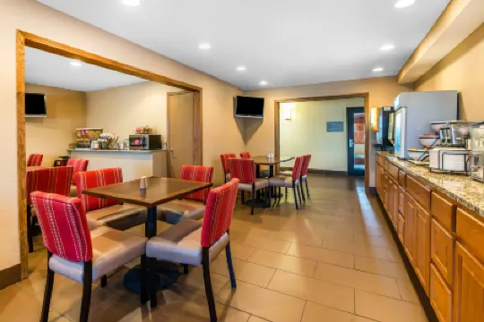 Comfort Inn & Suites Hays I-70