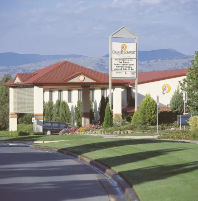 Alpha Hotel Canberra Hotels in Greenway