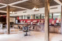 The Blu Hotel Blue Ash Cincinnati, Ascend Hotel Collection - breakfast