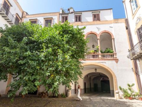 Casa Degli Affreschi a Palazzo Lungarini