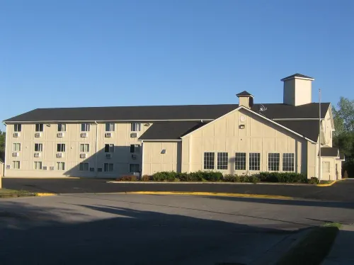 Americas Stay Inn-Leavenworth Hotels in Lansing