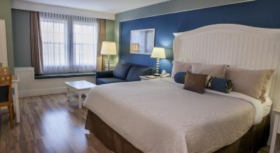 King Room with Sofa Bed and Lake View Watkins Glen Harbor Hotel Photo