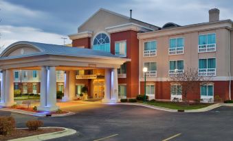 Holiday Inn Express & Suites Grand Rapids-North