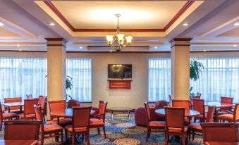 Holiday Inn Express & Suites Belleville