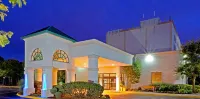 Holiday Inn Express Stony Brook-Long Island 스토니브룩 대학교 심리학과 단과대학 주변 호텔