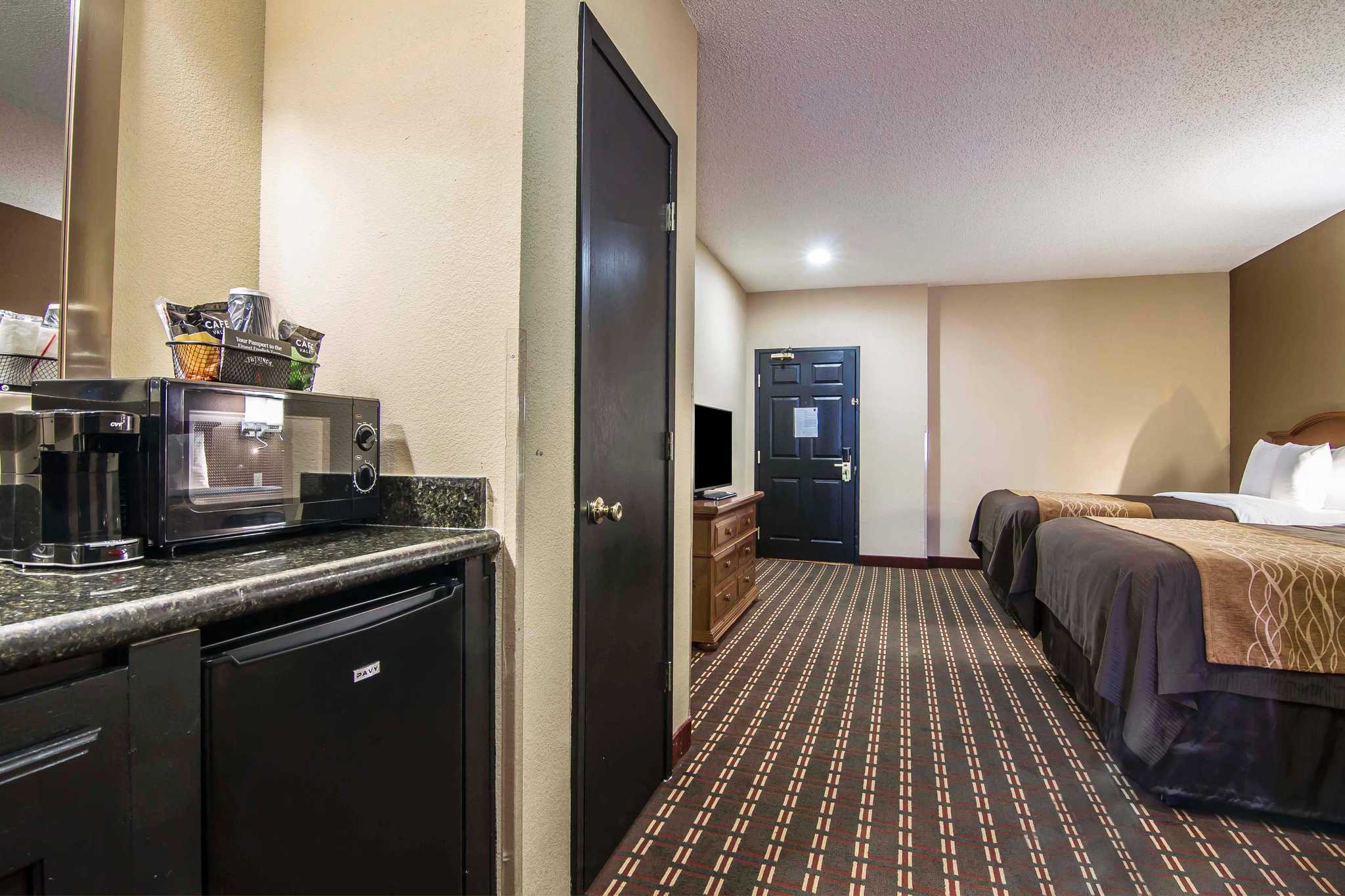 Quality Inn & Suites I-35 E/Walnut Hill