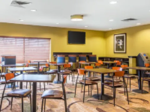 Comfort Inn & Suites Kansas City - Northeast Hotels in Chouteau Township