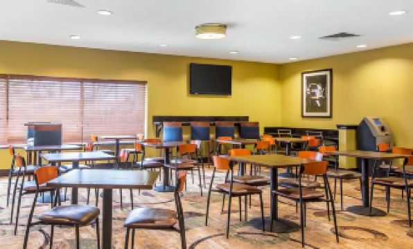 Comfort Inn & Suites Kansas City - Northeast