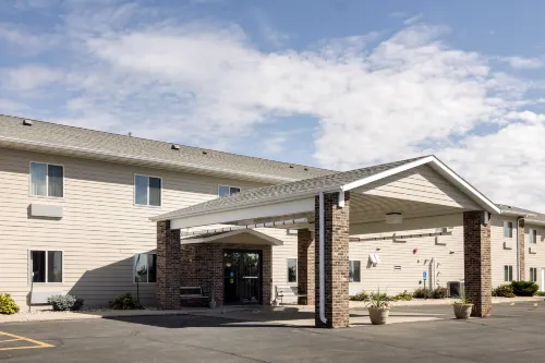 Quality Inn & Suites Watertown Near Prairie Lakes Ice Arena