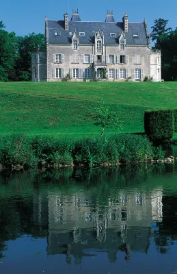 Hotel The Originals Château de Perigny Hôtels à : Vouillé