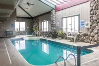 Super 8 by Wyndham Petoskey - Pools