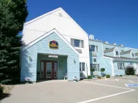 Days Inn & Suites by Wyndham Williamsburg IA North - Wifi