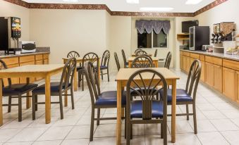 Boarders Inn & Suites by Cobblestone Hotels - Brush