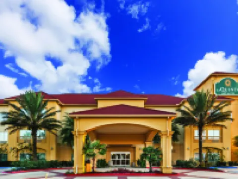 La Quinta Inn & Suites by Wyndham Winnie Hoteles en Winnie