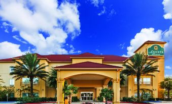 La Quinta Inn & Suites by Wyndham Winnie