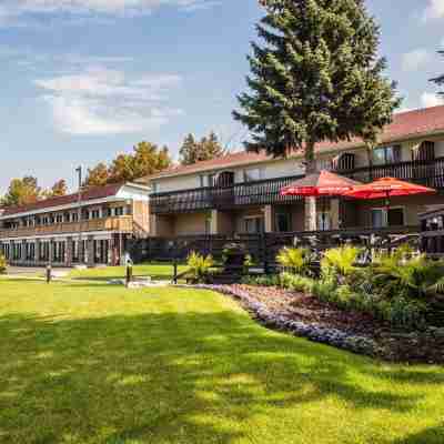 Ramada by Wyndham Jacksons Point Hotel Exterior