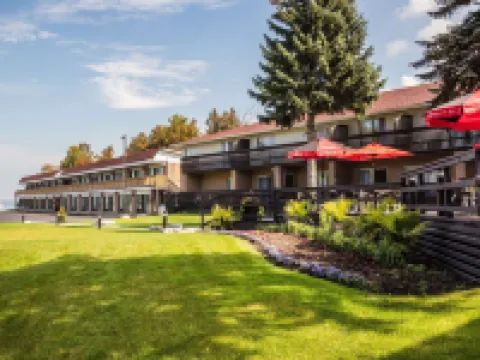 Ramada by Wyndham Jacksons Point Hotels in Georgina