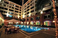 Mercure Yangon Kaba Aye - Pools