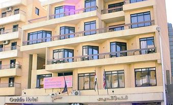 Gaddis Hotel, Suites and Apartments