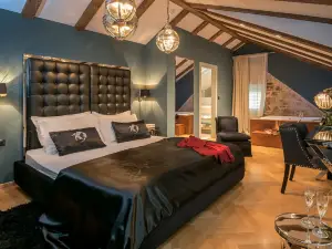 Heritage Hotel 19