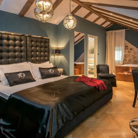 Heritage Hotel 19